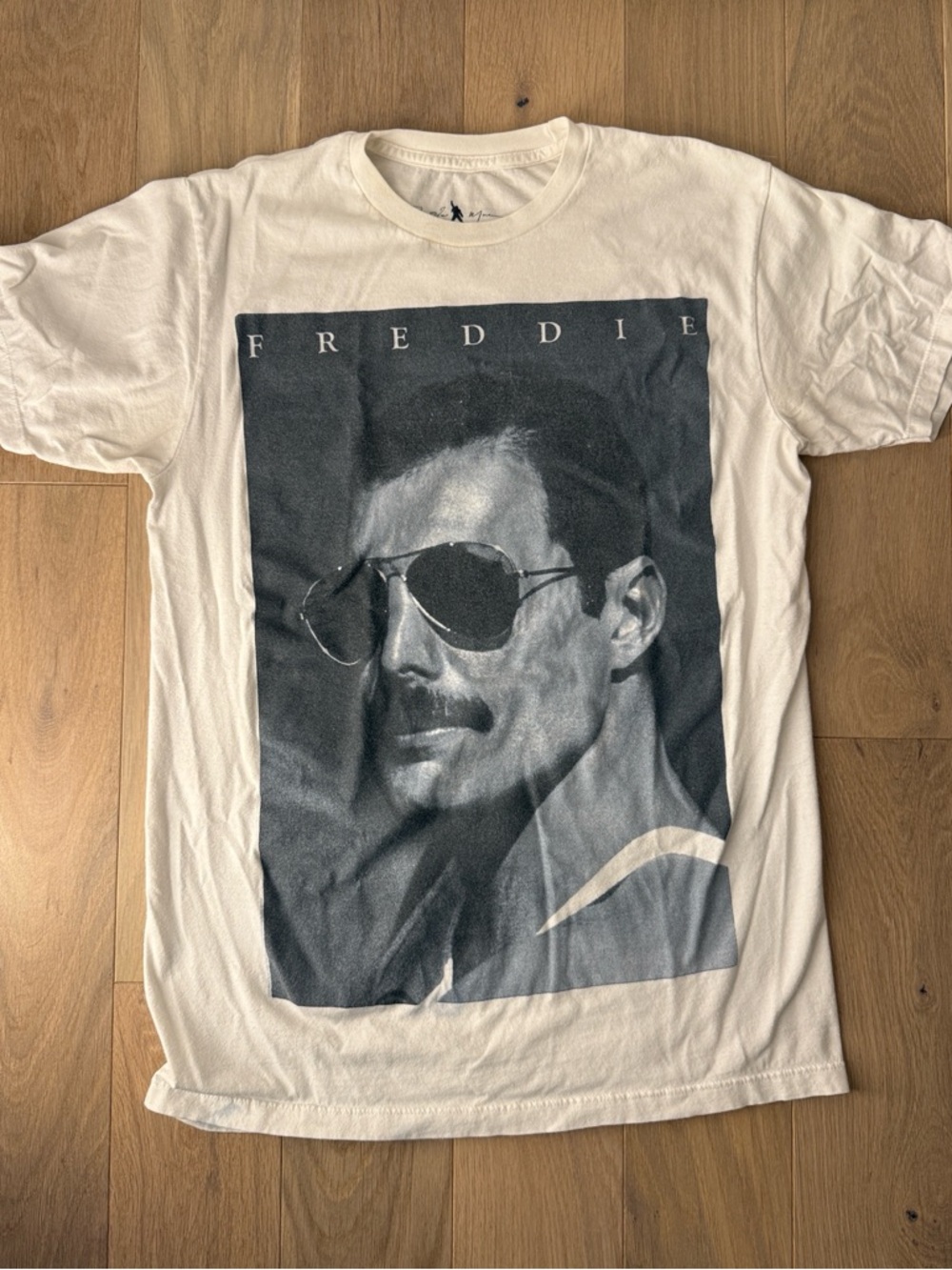 Freddie Mercury Portrait Graphic Band Tee Unisex Size SMALL